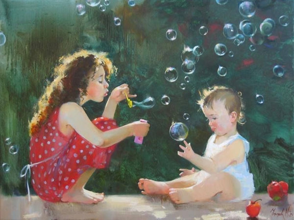 Малыши пускают мыльные пузыри